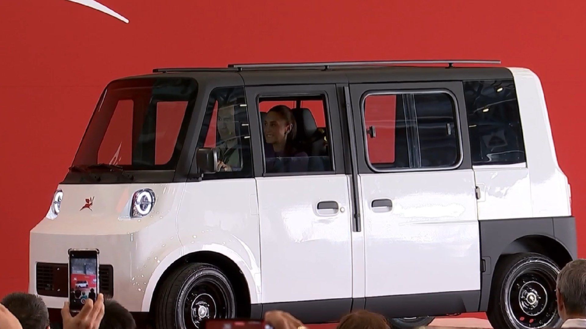 Sheinbaum Presenta el Auto Eléctrico Olinia